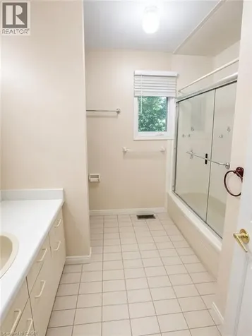 10 Jeanette Avenue Grimsby ON L3M 5B8