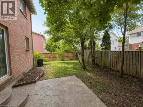 10 Jeanette Avenue Grimsby ON L3M 5B8