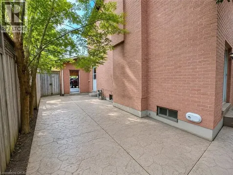10 Jeanette Avenue Grimsby ON L3M 5B8