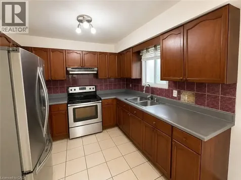 10 Jeanette Avenue Grimsby ON L3M 5B8