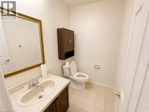 10 Jeanette Avenue Grimsby ON L3M 5B8