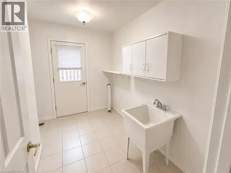 10 Jeanette Avenue Grimsby ON L3M 5B8