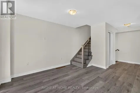 9 Silo Mews Barrie ON L9J 0V4