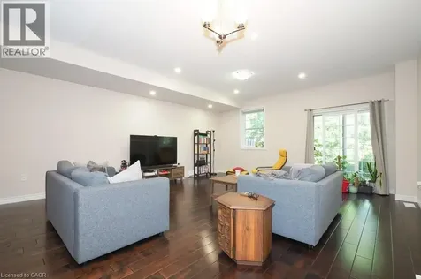 18 Robert Peel Road Kitchener ON N2H 0B3