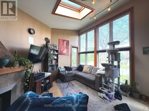 1222 Dorchester Avenue Ottawa ON K1Z 8E4