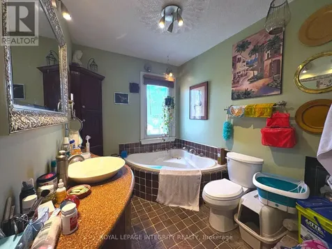 1222 Dorchester Avenue Ottawa ON K1Z 8E4