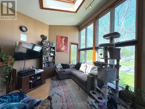 1222 Dorchester Avenue Ottawa ON K1Z 8E4