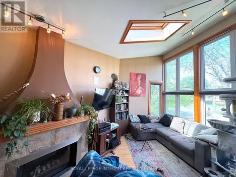 1222 Dorchester Avenue Ottawa ON K1Z 8E4