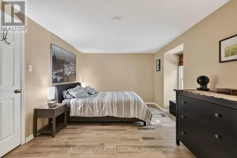 6269 Paddler Way Ottawa ON K1C 2G5