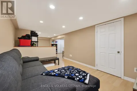 6269 Paddler Way Ottawa ON K1C 2G5