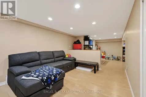 6269 Paddler Way Ottawa ON K1C 2G5