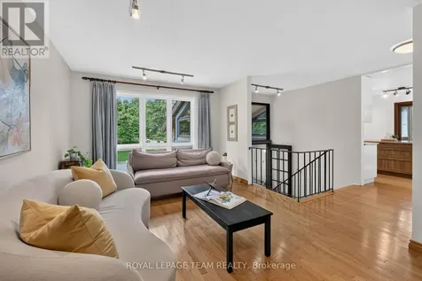 1282 Alloway Crescent Ottawa ON K1K 3Z1