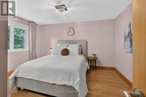 1282 Alloway Crescent Ottawa ON K1K 3Z1