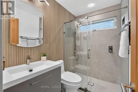 1282 Alloway Crescent Ottawa ON K1K 3Z1