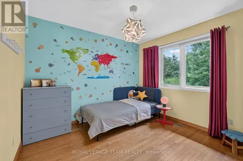 1282 Alloway Crescent Ottawa ON K1K 3Z1