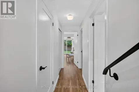 1282 Alloway Crescent Ottawa ON K1K 3Z1