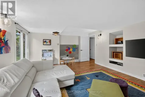 1282 Alloway Crescent Ottawa ON K1K 3Z1