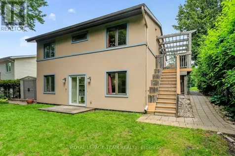 1282 Alloway Crescent Ottawa ON K1K 3Z1