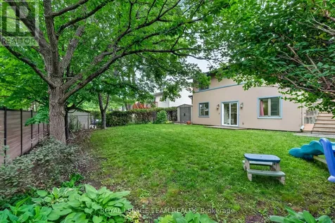1282 Alloway Crescent Ottawa ON K1K 3Z1