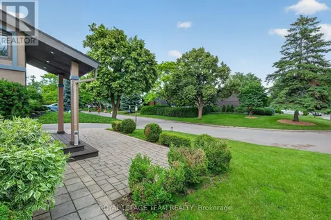 1282 Alloway Crescent Ottawa ON K1K 3Z1
