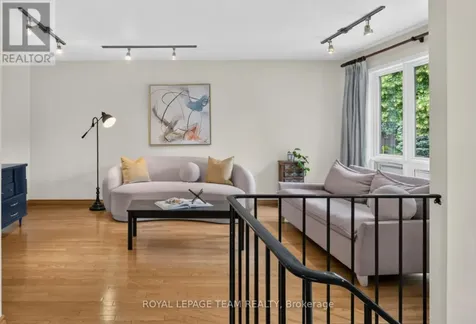 1282 Alloway Crescent Ottawa ON K1K 3Z1