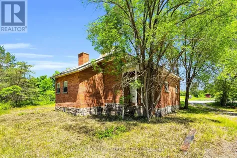 2862 Old Fort Road Tay ON L4R 4K3