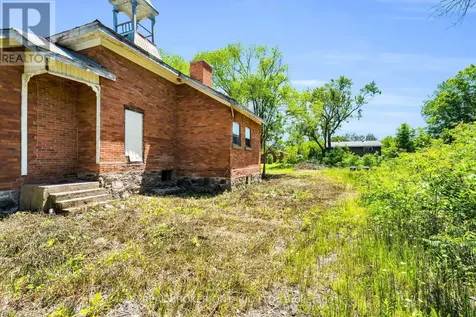2862 Old Fort Road Tay ON L4R 4K3