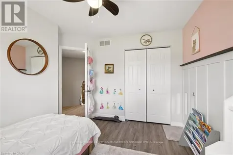 16 White Sands Court Kitchener ON N2E 3S4