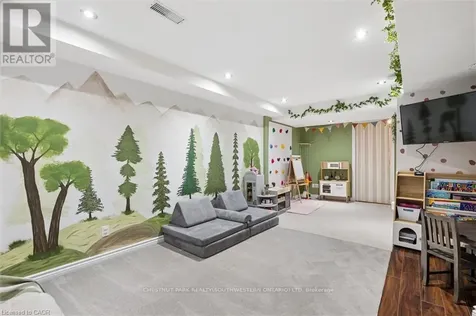 16 White Sands Court Kitchener ON N2E 3S4