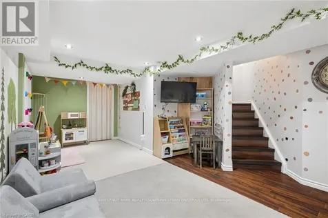 16 White Sands Court Kitchener ON N2E 3S4