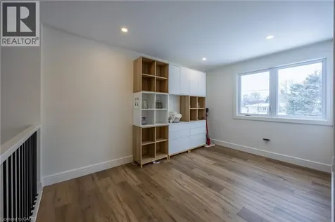 3 Kintyre Court Caledonia ON N3W 1G8