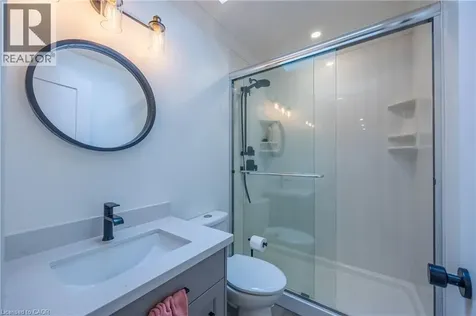 3 Kintyre Court Caledonia ON N3W 1G8