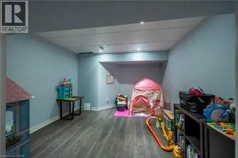 3 Kintyre Court Caledonia ON N3W 1G8