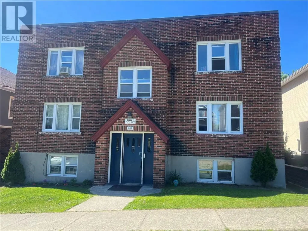 207 Pine Sudbury ON P3C 1X4
