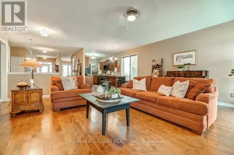 32 Oakside Drive Uxbridge ON L9P 2A4