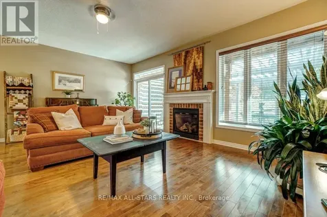32 Oakside Drive Uxbridge ON L9P 2A4