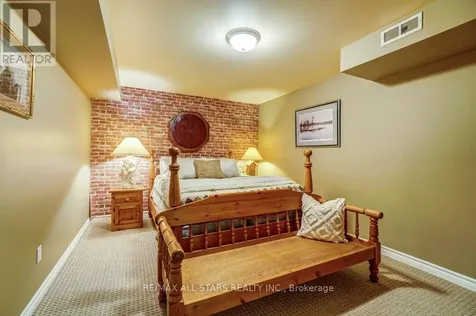 32 Oakside Drive Uxbridge ON L9P 2A4