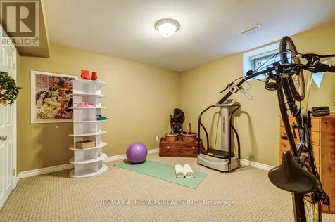 32 Oakside Drive Uxbridge ON L9P 2A4