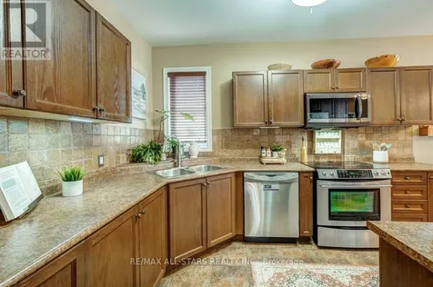 32 Oakside Drive Uxbridge ON L9P 2A4