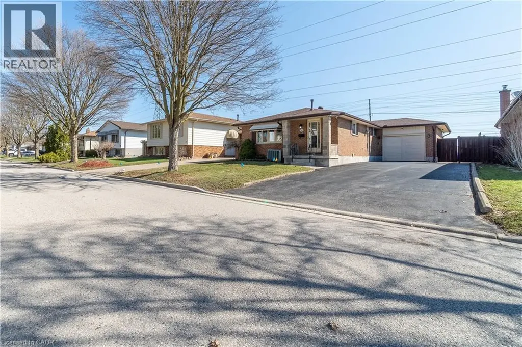 60 Lysanda Avenue London ON N5Z 4L3