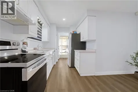 60 Lysanda Avenue London ON N5Z 4L3