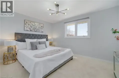 60 Lysanda Avenue London ON N5Z 4L3