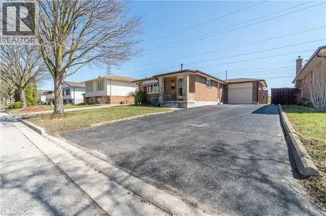60 Lysanda Avenue London ON N5Z 4L3