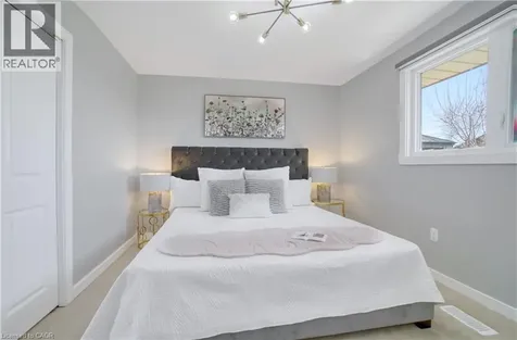 60 Lysanda Avenue London ON N5Z 4L3