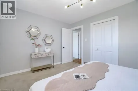 60 Lysanda Avenue London ON N5Z 4L3