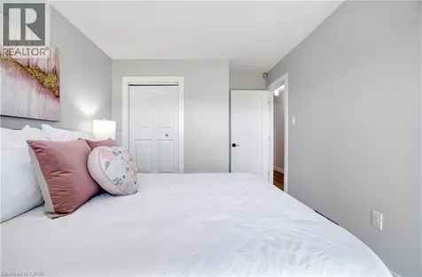 60 Lysanda Avenue London ON N5Z 4L3