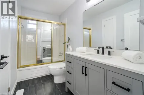 60 Lysanda Avenue London ON N5Z 4L3