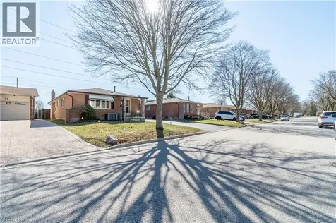 60 Lysanda Avenue London ON N5Z 4L3