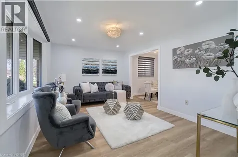 60 Lysanda Avenue London ON N5Z 4L3