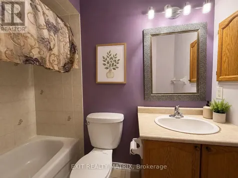 35 Binbury Way Ottawa ON K1T 4C2